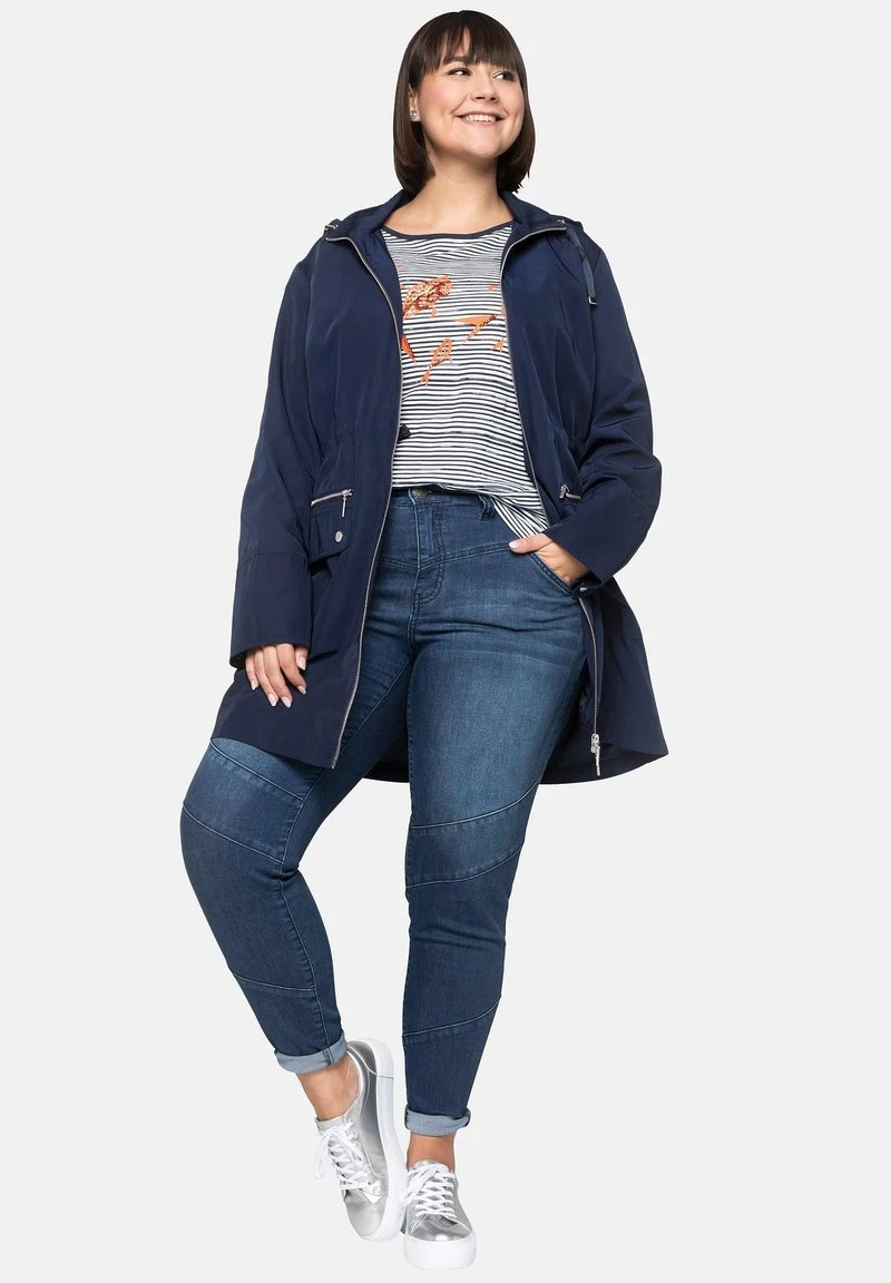 Sheego Kurzmantel - Marine 4 Sheego Kurzmantel - Marine – Bild 2