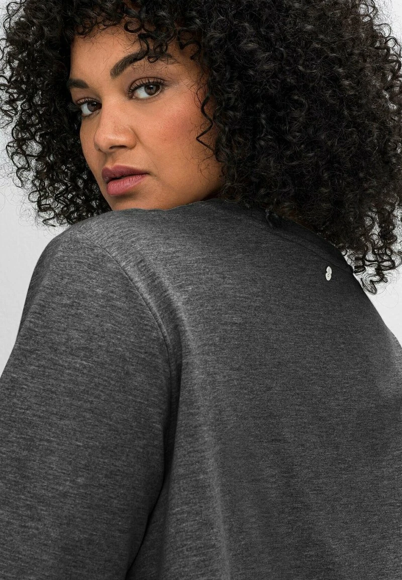 Sheego Langarmshirt - Rauchgrau Meliert 6 Sheego Langarmshirt - Rauchgrau Meliert – Bild 4