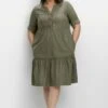 Sheego MIDI - Freizeitkleid - Khaki -Sheego 394e71abd4914f22adfa2943f8f68531