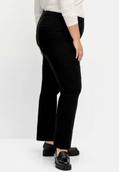 Sheego GERADE SCHLUPF - Stoffhose - Schwarz -Sheego 58ab560f3e5a476eb190cf96743f22b2