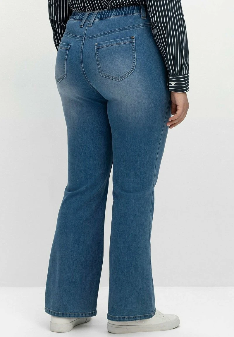 Sheego Jeans Bootcut - Blue Denim 4 Sheego Jeans Bootcut - Blue Denim – Bild 2