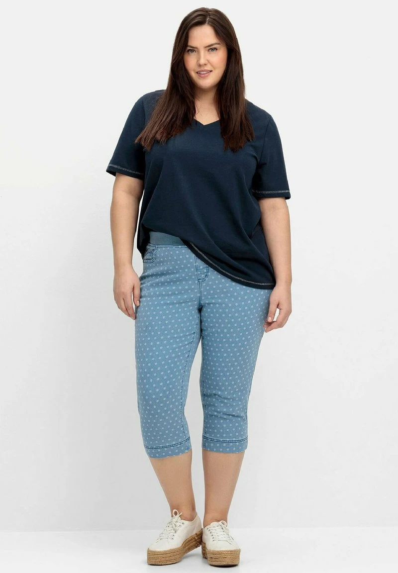 Sheego CAPRI - Jeans Shorts - Light Blue Denim 4 Sheego CAPRI - Jeans Shorts - Light Blue Denim – Bild 2