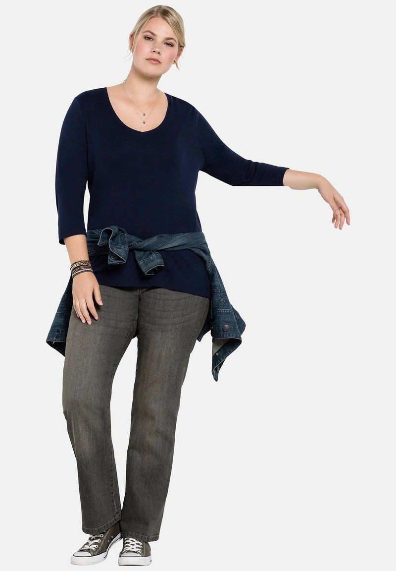 Sheego Flared Jeans - Grey Denim 4 Sheego Flared Jeans - Grey Denim – Bild 2