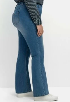 Sheego Jeans Bootcut - Blue Denim 10 Sheego Jeans Bootcut - Blue Denim -Sheego a2b7ed25ecb94e239750025d958f0fe7