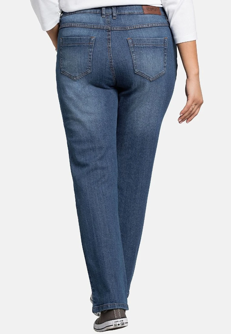 Sheego LANA - Jeans Bootcut - Blue Denim 5 Sheego LANA - Jeans Bootcut - Blue Denim – Bild 3