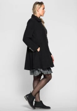 Sheego Kurzmantel - Schwarz 13 Sheego Kurzmantel - Schwarz -Sheego acc80e0d39fb4bfc894da000a8c0e3d7 1