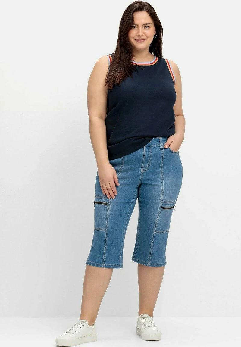 Sheego CAPRI - Jeans Shorts - Blue Bleached Denim 4 Sheego CAPRI - Jeans Shorts - Blue Bleached Denim – Bild 2