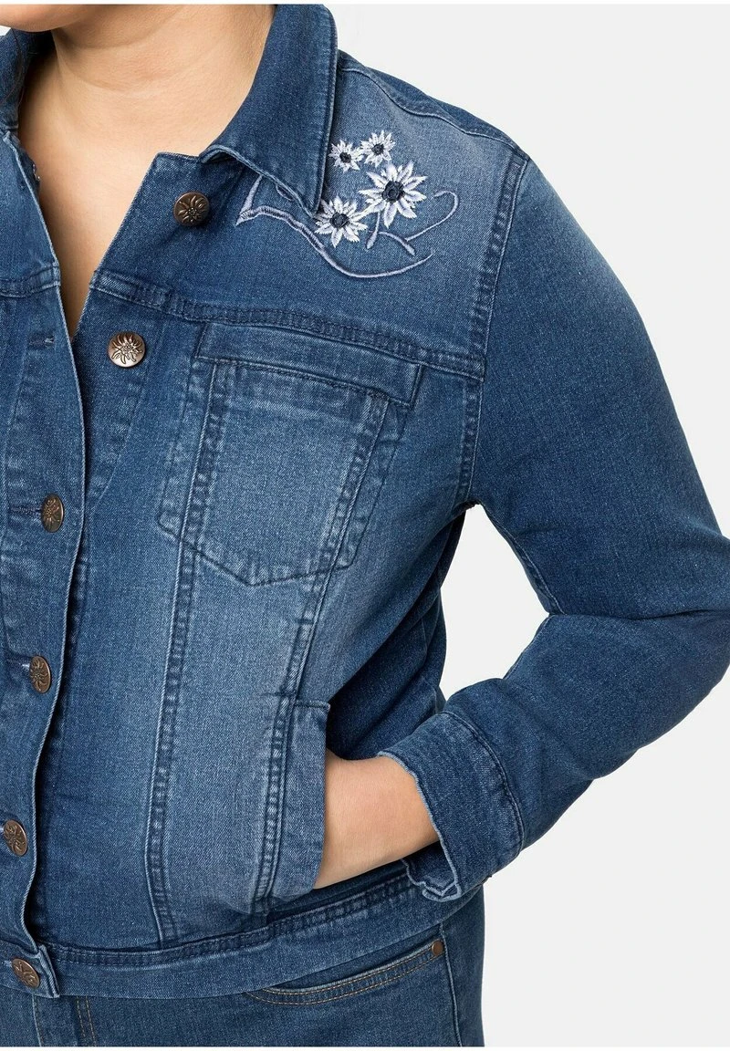 Sheego Jeansjacke - Blue Denim 6 Sheego Jeansjacke - Blue Denim – Bild 4