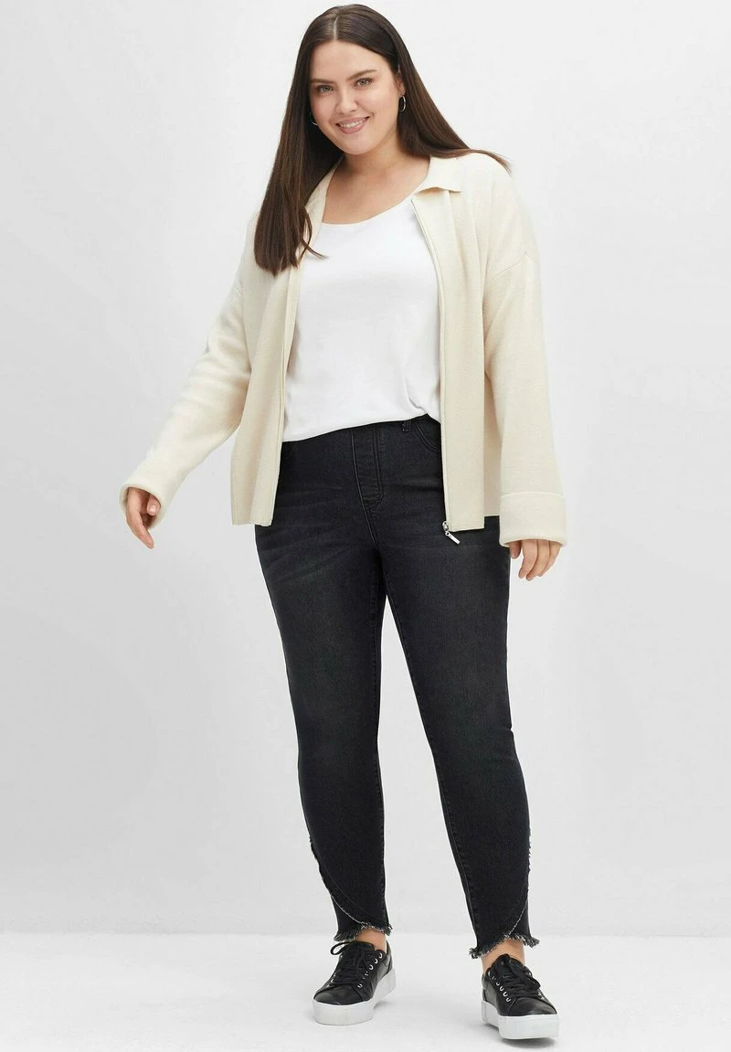 Sheego Jeans Slim Fit - Black Denim 4 Sheego Jeans Slim Fit - Black Denim – Bild 2