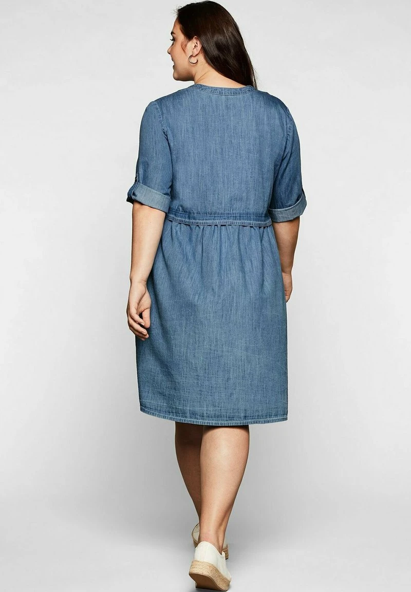Sheego Jeanskleid - Light Blue Denim 4 Sheego Jeanskleid - Light Blue Denim – Bild 2