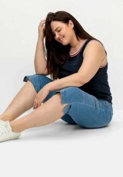 Sheego CAPRI - Jeans Shorts - Blue Bleached Denim 12 Sheego CAPRI - Jeans Shorts - Blue Bleached Denim -Sheego ee4046168b1e4423b1293724145346f8