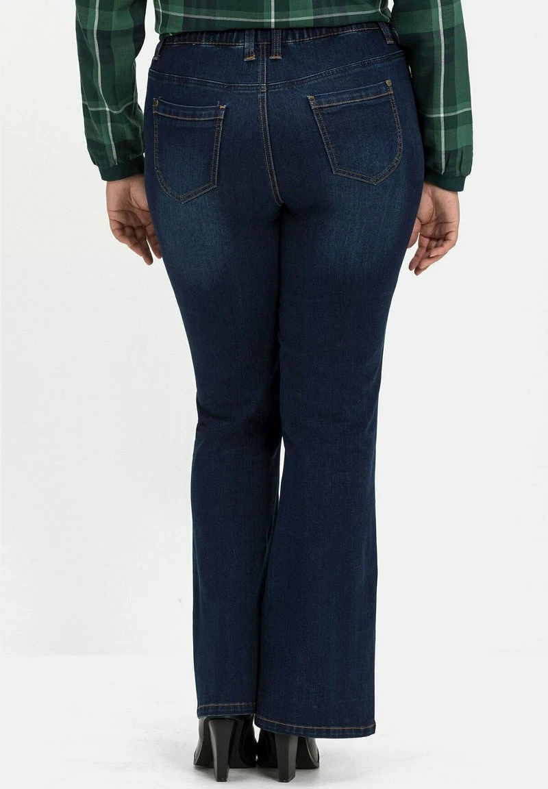 Sheego Jeans Bootcut - Dark Blue Denim 5 Sheego Jeans Bootcut - Dark Blue Denim – Bild 3