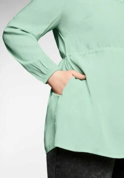 Sheego Hemdbluse - Pudergrün 11 Sheego Hemdbluse - Pudergrün -Sheego fc6ecf791b2b49cfb1db894996862e44